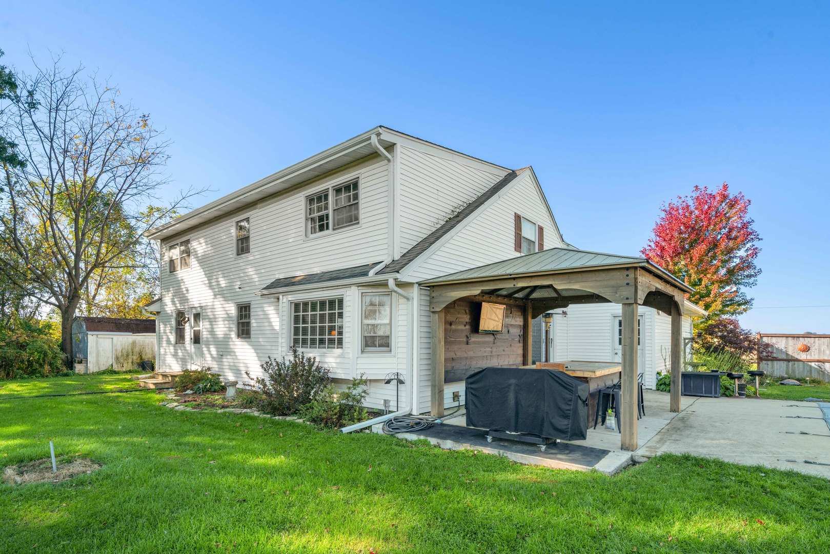 10266 Pritchard Road Hinckley, IL 60520 - Photo 33 of 41 a front view of a house with a yard