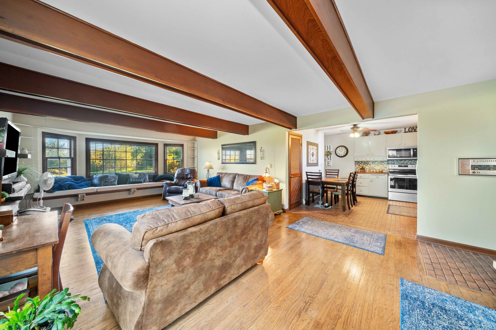 10266 Pritchard Road Hinckley, IL 60520 - Photo 7 of 41 a living room with furniture and a large window