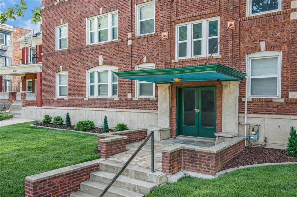 3732 SW Trafficway Kansas City, MO 64111 - Photo 1 of 36