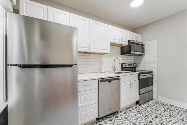 $6,550,000 | 3732 SW Trafficway, Kansas City, MO 64111