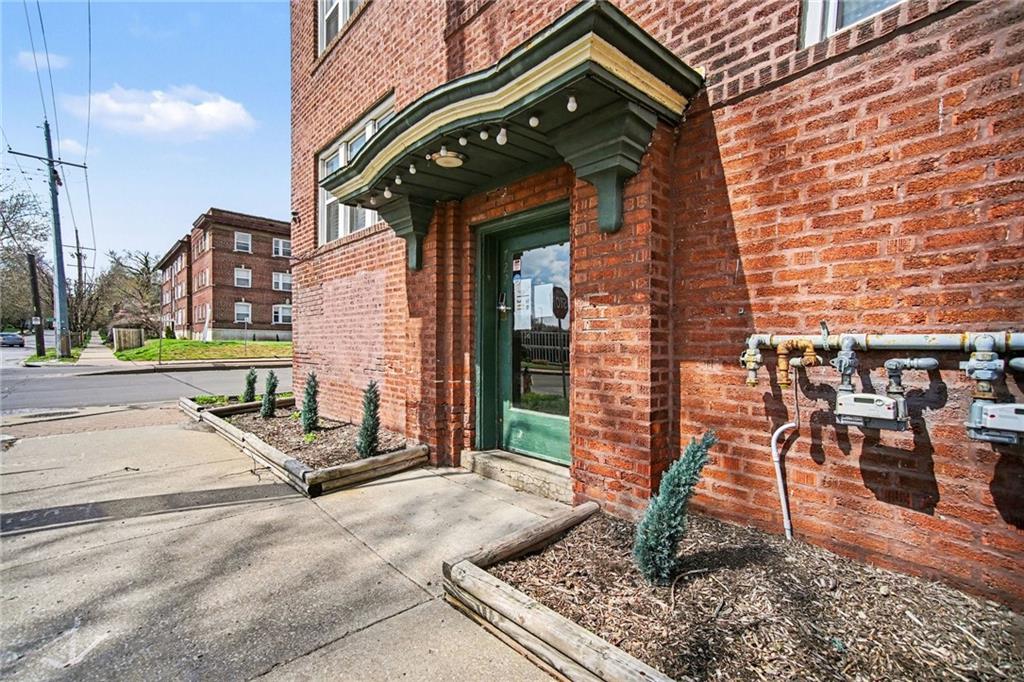 3732 SW Trafficway Kansas City, MO 64111 - Photo 3 of 36