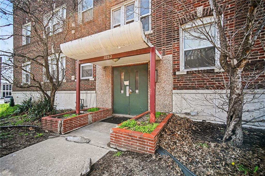 3732 SW Trafficway Kansas City, MO 64111 - Photo 8 of 36