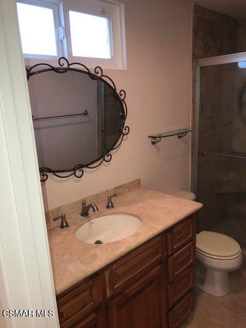 3050 Cicero Court Simi Valley, CA 93063 - Photo 9 of 11 a bathroom with a sink toilet and mirror