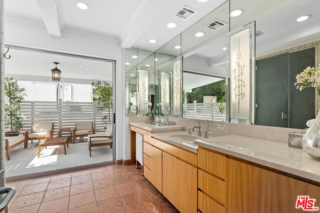 702 North Rodeo Drive Beverly Hills, CA 90210 - Photo 19 of 29