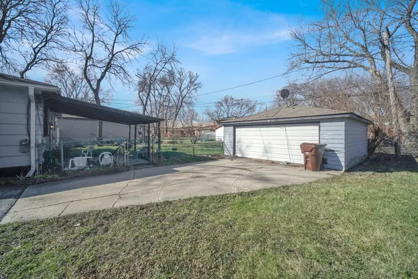 a view of a house with a yard and garage