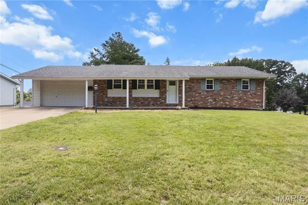 $325,000 | 1316 Thomas Drive, Festus, MO 63028