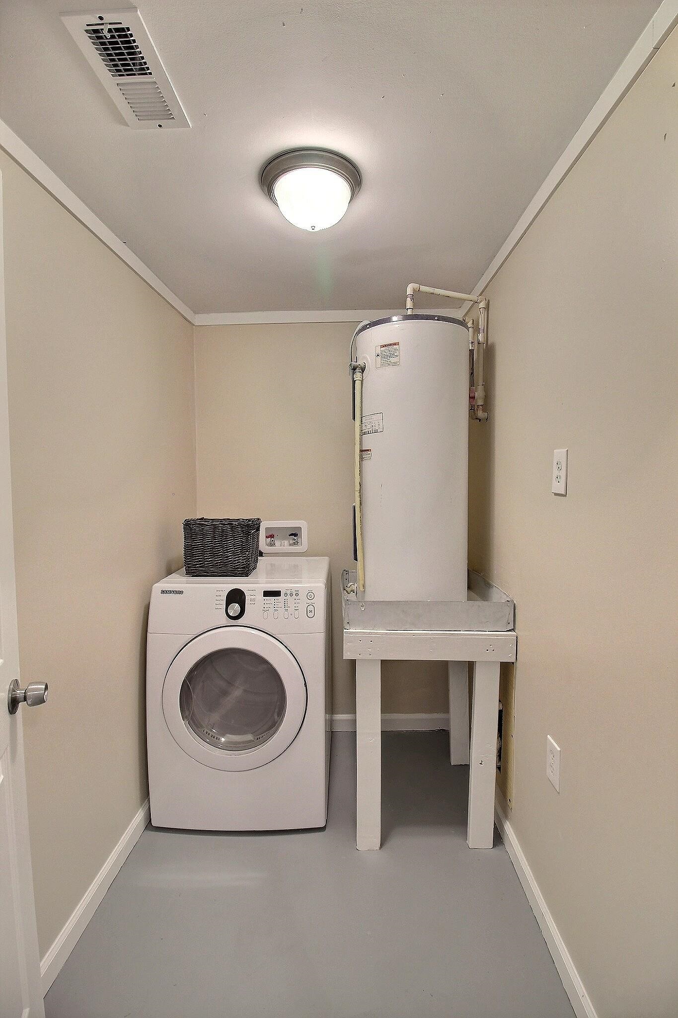 4528 Quince Road Memphis, TN 38117 - Photo 21 of 27 a utility room with dryer and washer