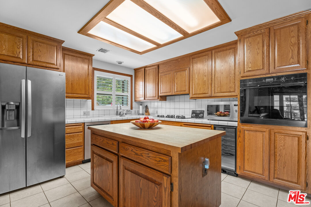 24212 Highlander Road West Hills, CA 91307 - Photo 7 of 15 Gallery Image 7