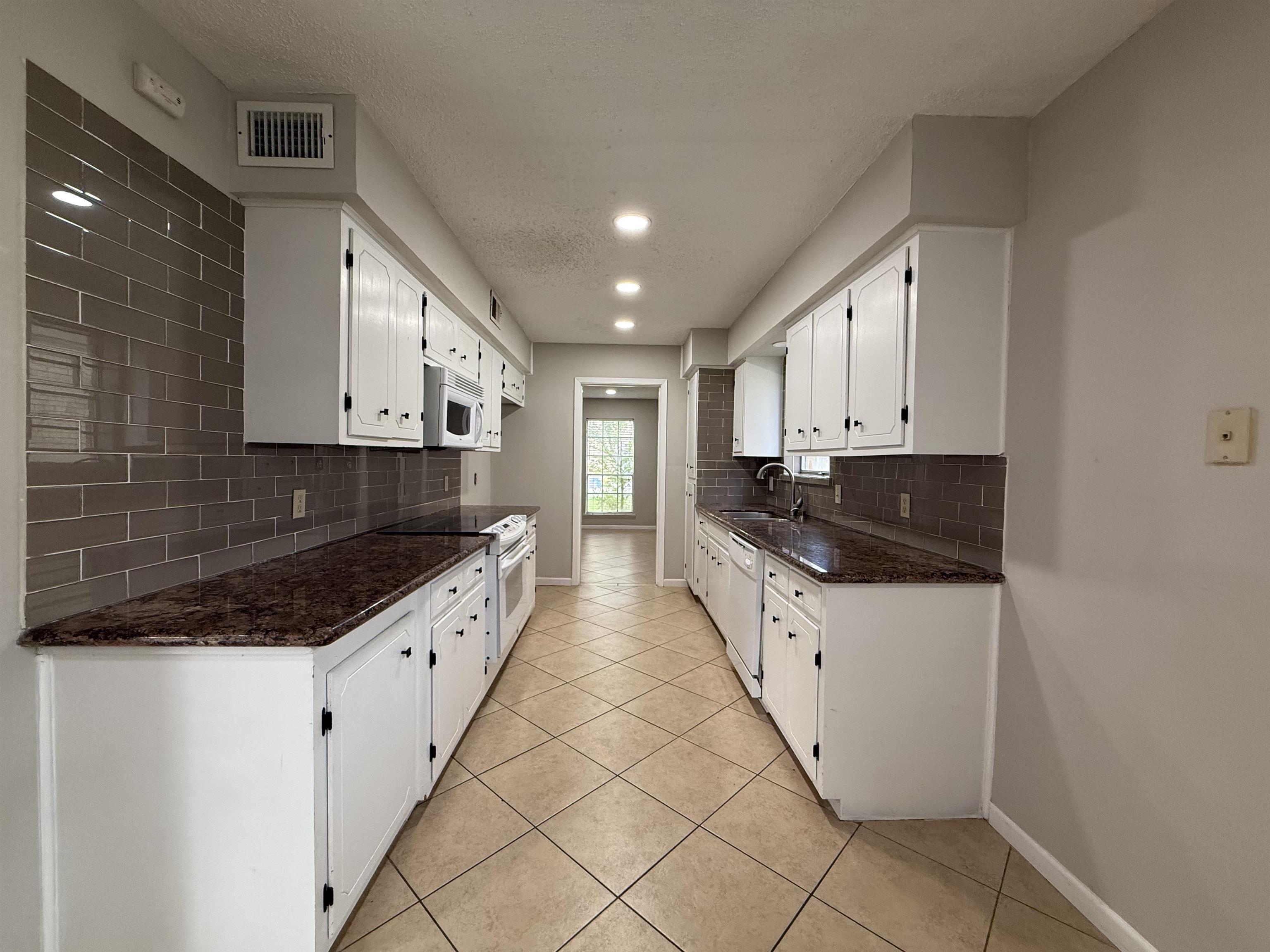 329 Pinchback Road Beaumont, TX 77707 - Photo 9 of 20