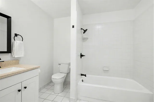 $400,000 | 1160 Farnsworth Avenue Southeast, Grand Rapids, MI 49546