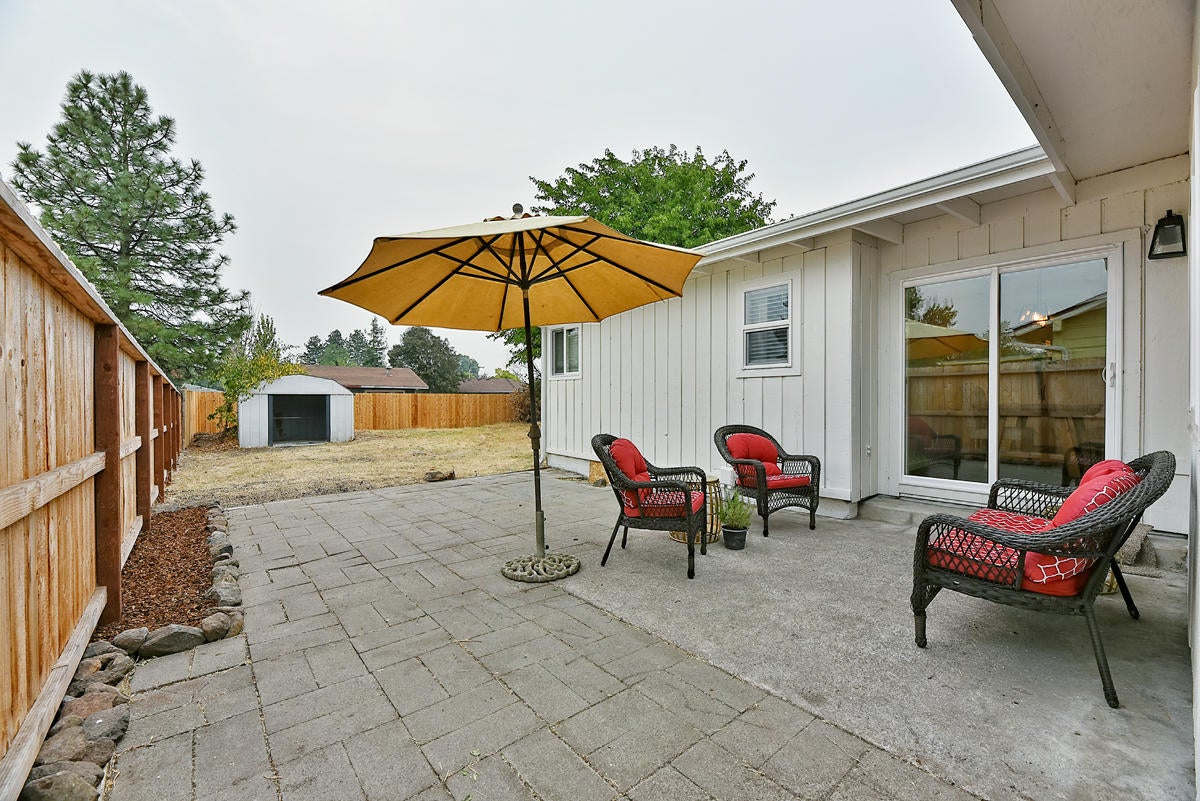 1833 Roberts Road Medford, OR 97504 - Photo 16 of 18 DSC_9916