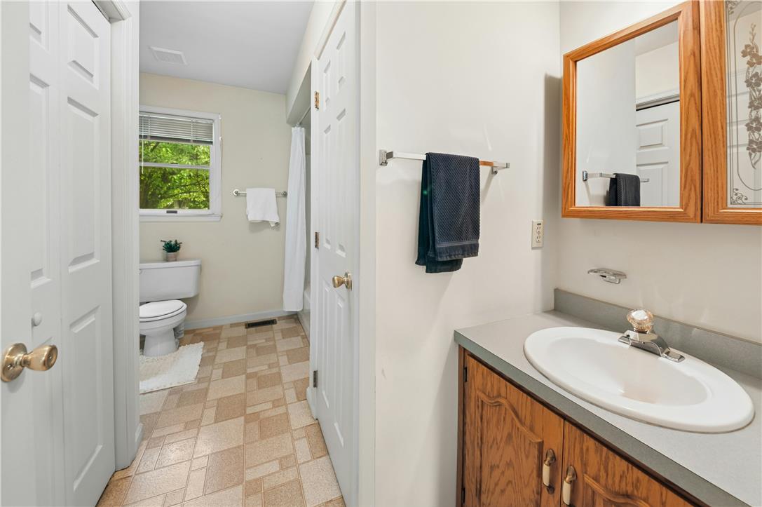 4245 Alder Road Bethlehem, PA 18020 - Photo 13 of 20