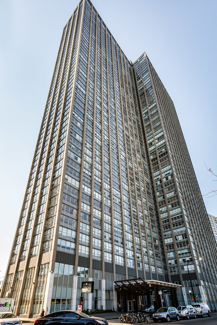 655 West Irving Park Road, Unit 2017 Chicago, IL 60613 - Photo 1 of 29