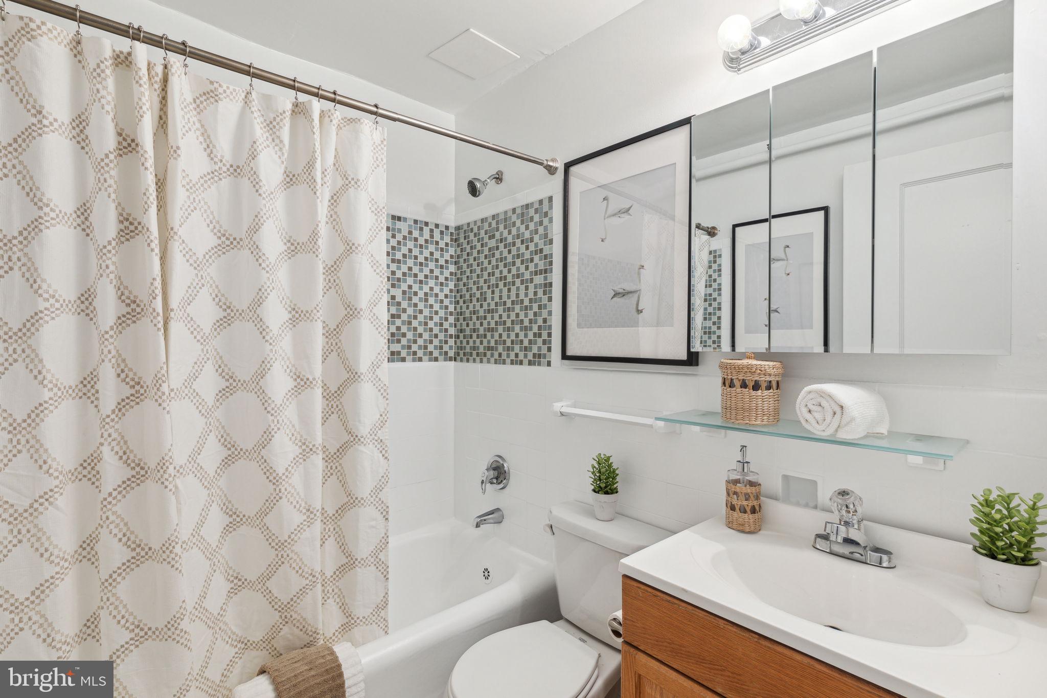 2031 Locust Street, Unit C100 Philadelphia, PA 19103 - Photo 16 of 24