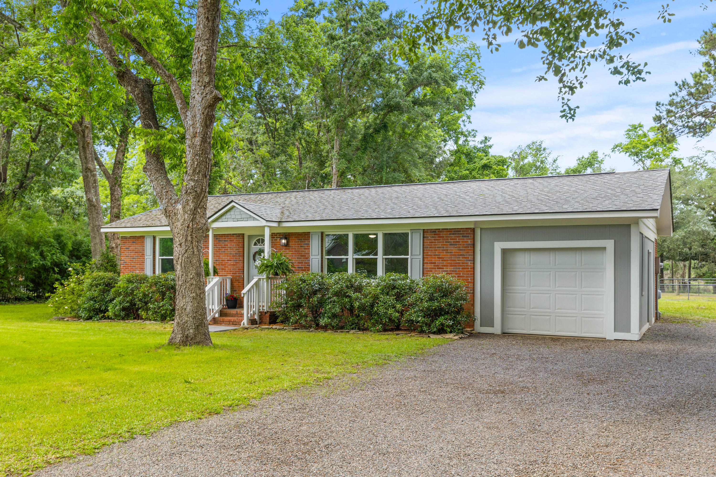 7239 Commodore Road Hollywood, SC 29449 - Photo 3 of 57 1G1A9934