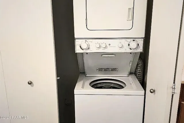a close up view of a washer and dryer