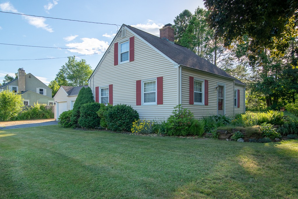 84 Porter Road East Longmeadow, MA 01028 - Photo 2 of 29 Gallery Image 2