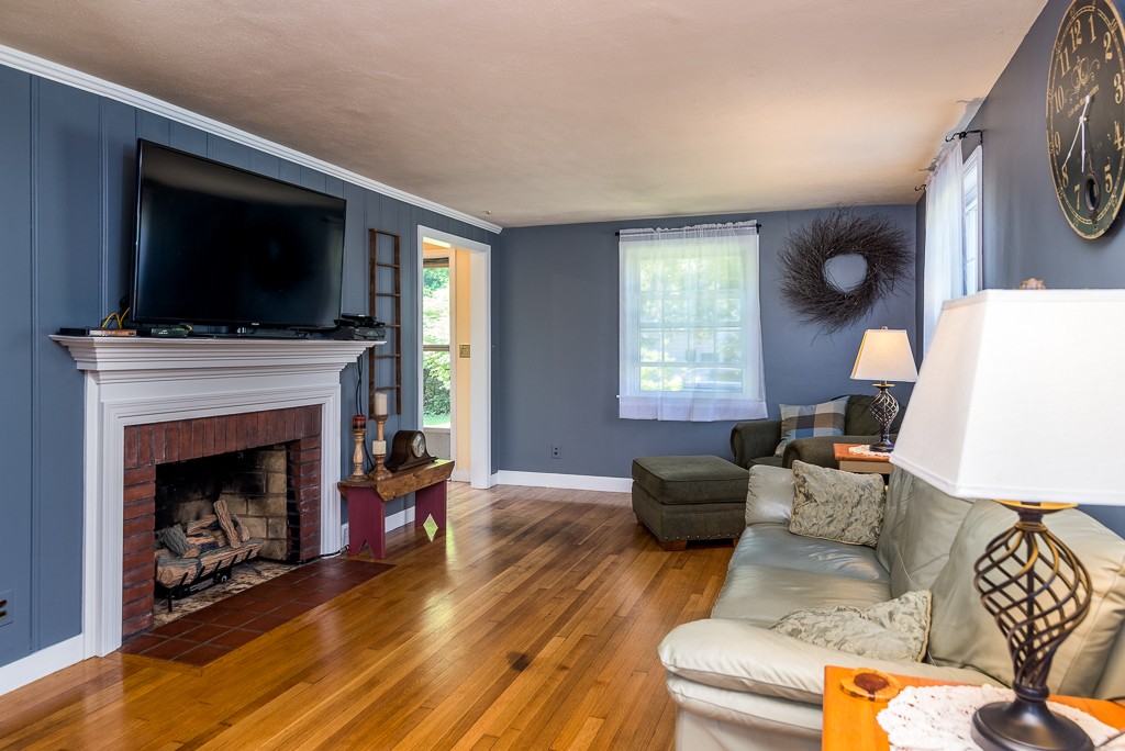 84 Porter Road East Longmeadow, MA 01028 - Photo 3 of 29 Gallery Image 3