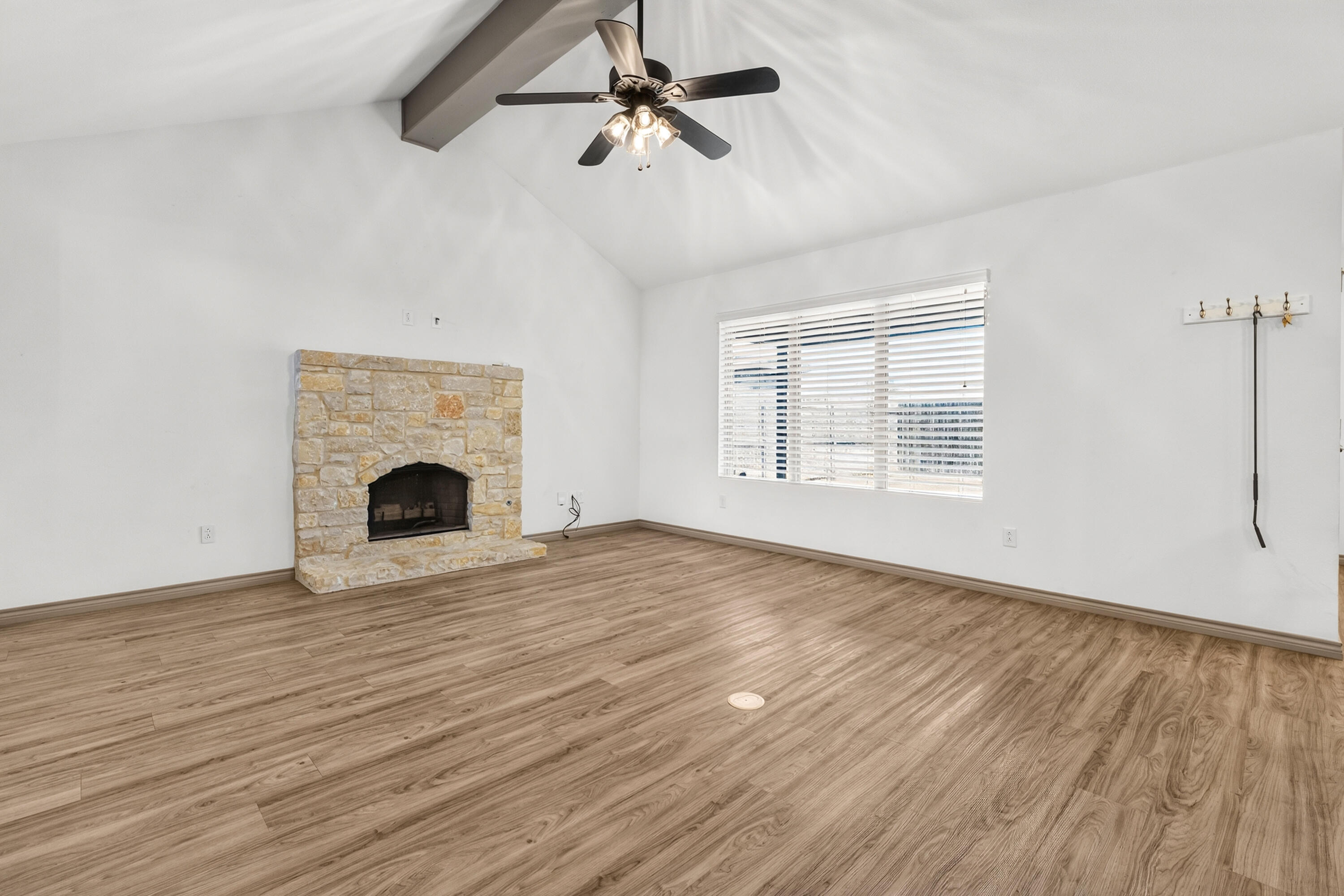 1110 79th Street Lubbock, TX 79423 - Photo 4 of 27 IMG_7374