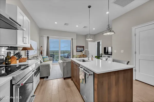 $1,950 | 10 Grace Street, Unit 603, Wilmington, NC 28401