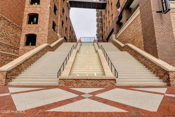 $1,950 | 10 Grace Street, Unit 603, Wilmington, NC 28401