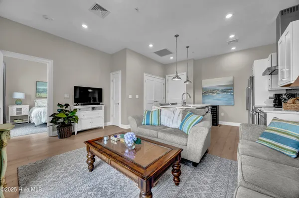 $1,950 | 10 Grace Street, Unit 603, Wilmington, NC 28401