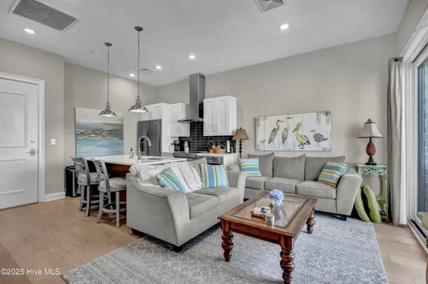 $1,950 | 10 Grace Street, Unit 603, Wilmington, NC 28401