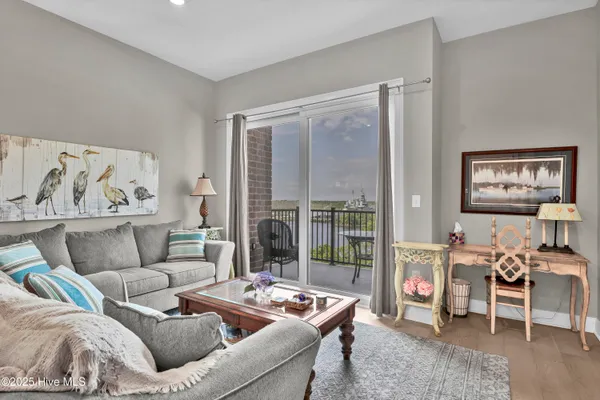 $1,950 | 10 Grace Street, Unit 603, Wilmington, NC 28401