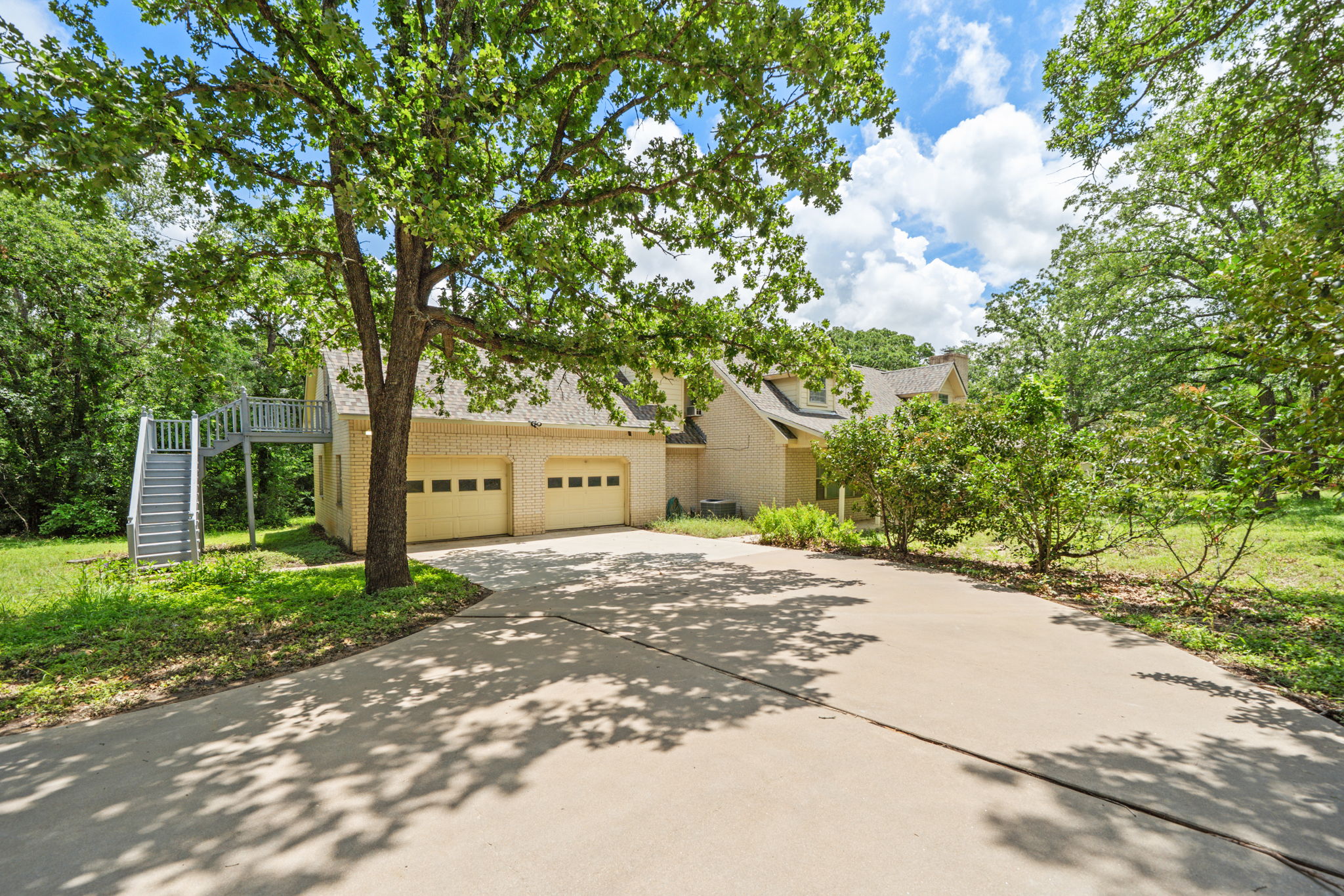 272 Old Coach Lane Elgin, TX 78621 - Photo 6 of 39