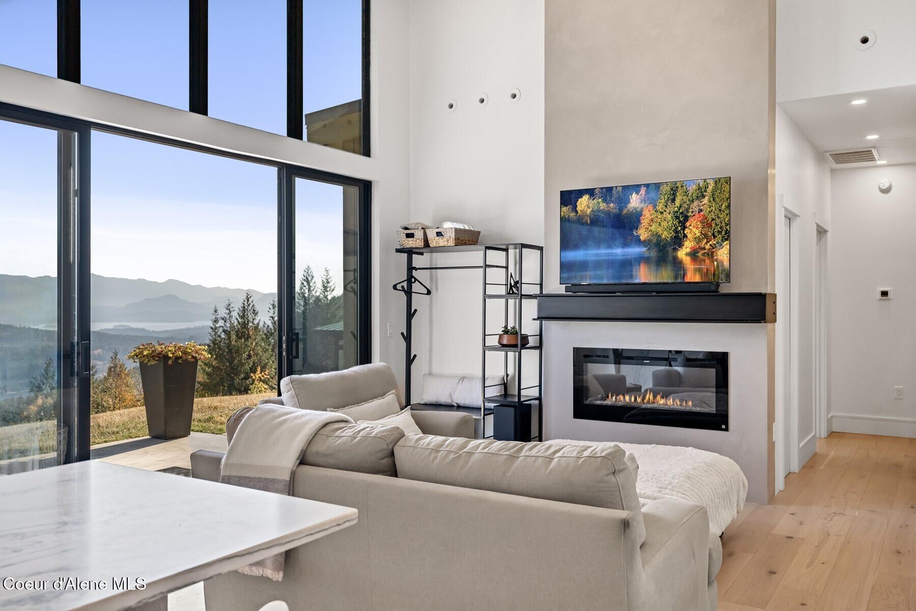 1376 Less Traveled Road Sagle, ID 83860 - Photo 10 of 61 10