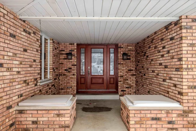 $585,000 | 1116 Erin Court, Middlebury, IN 46540