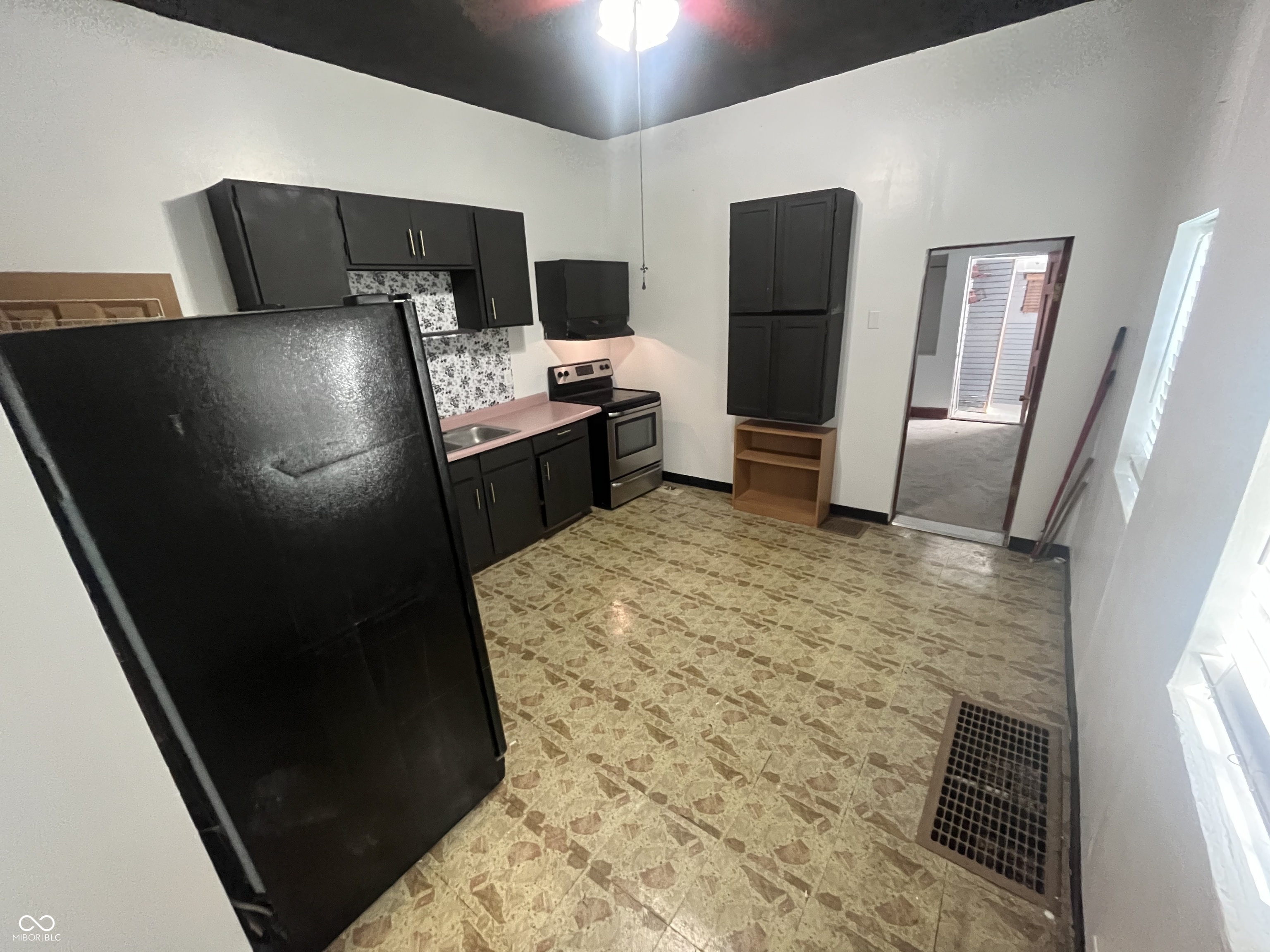 215 Trowbridge Street Indianapolis, IN 46201 - Photo 6 of 12