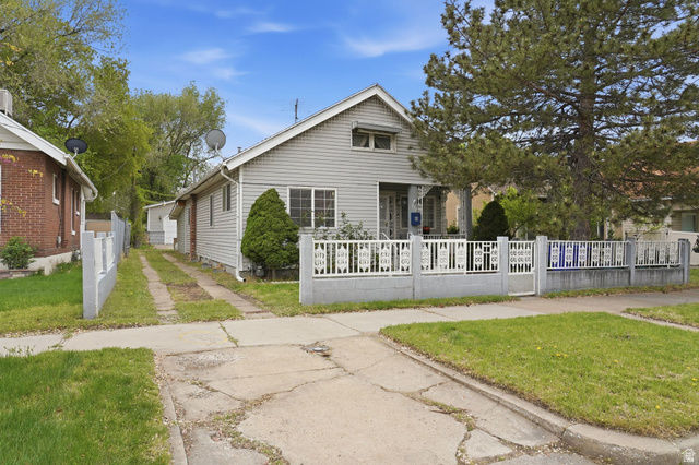 977 23rd Street Ogden, UT 84401 - Photo 2 of 29 Bungalow with a fenced front yard