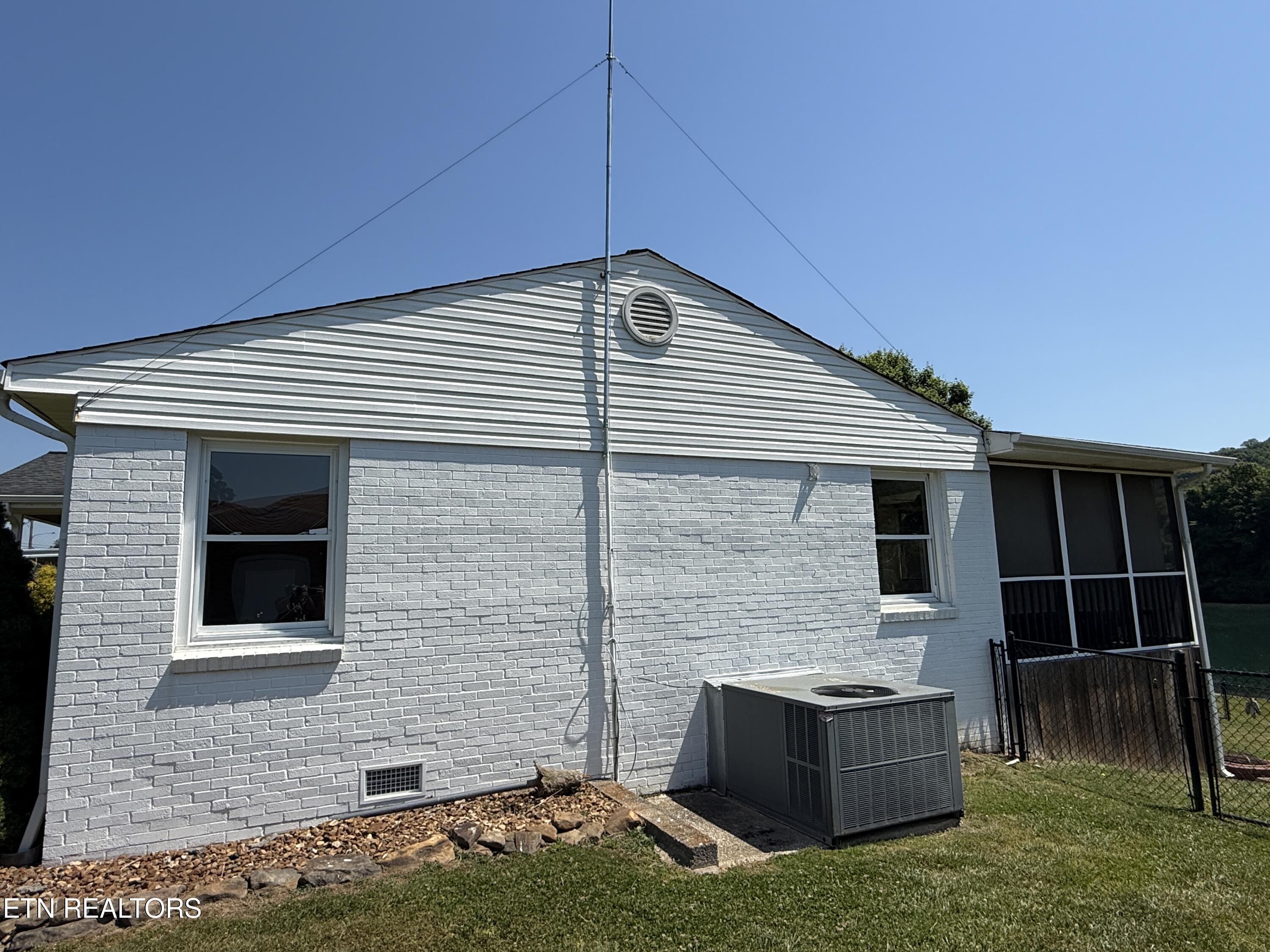408 Riverside Drive Clinton, TN 37716 - Photo 13 of 29 IMG_6974