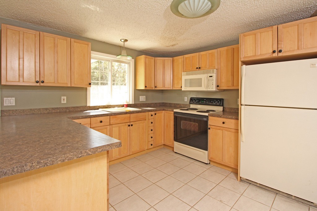 60 Brooks Village Road Phillipston, MA 01331 - Photo 2 of 12