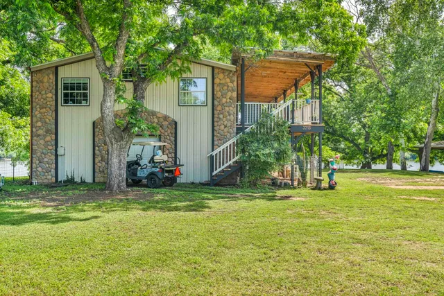 a view of a outdoor space and a yard