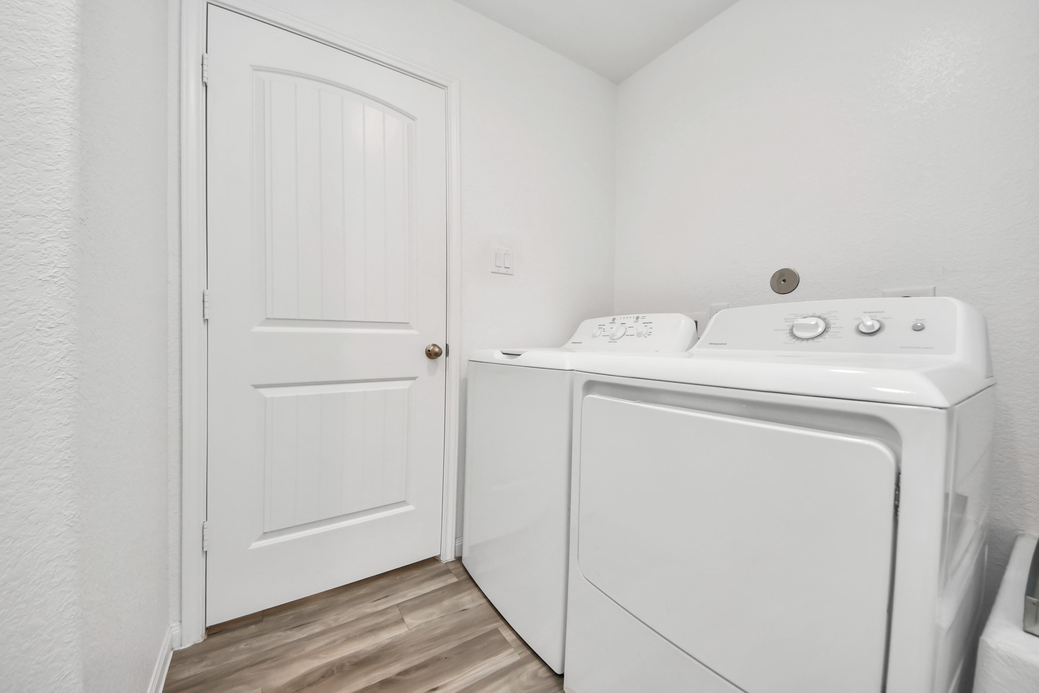 1908 Bellview Street La Marque, TX 77568 - Photo 12 of 33 Utility room - washer and dryer are excluded