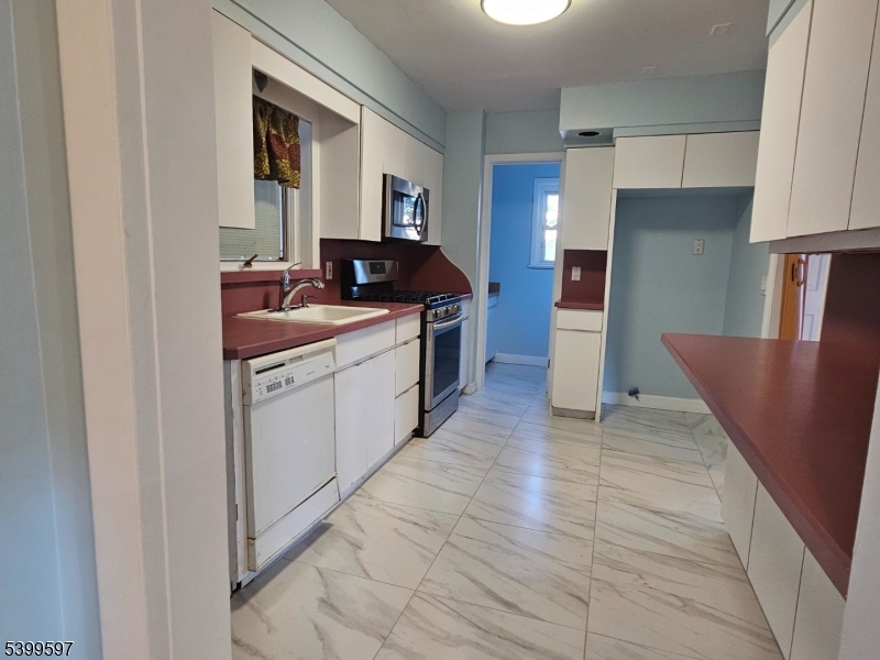 969 Arnet Avenue Union, NJ 07083 - Photo 10 of 25