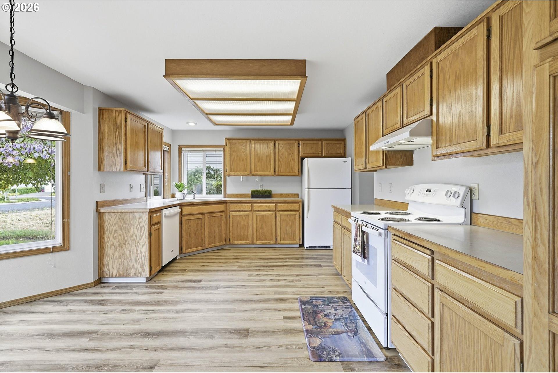 1786 North Locust Street Canby, OR 97013 - Photo 16 of 48 Kitchen