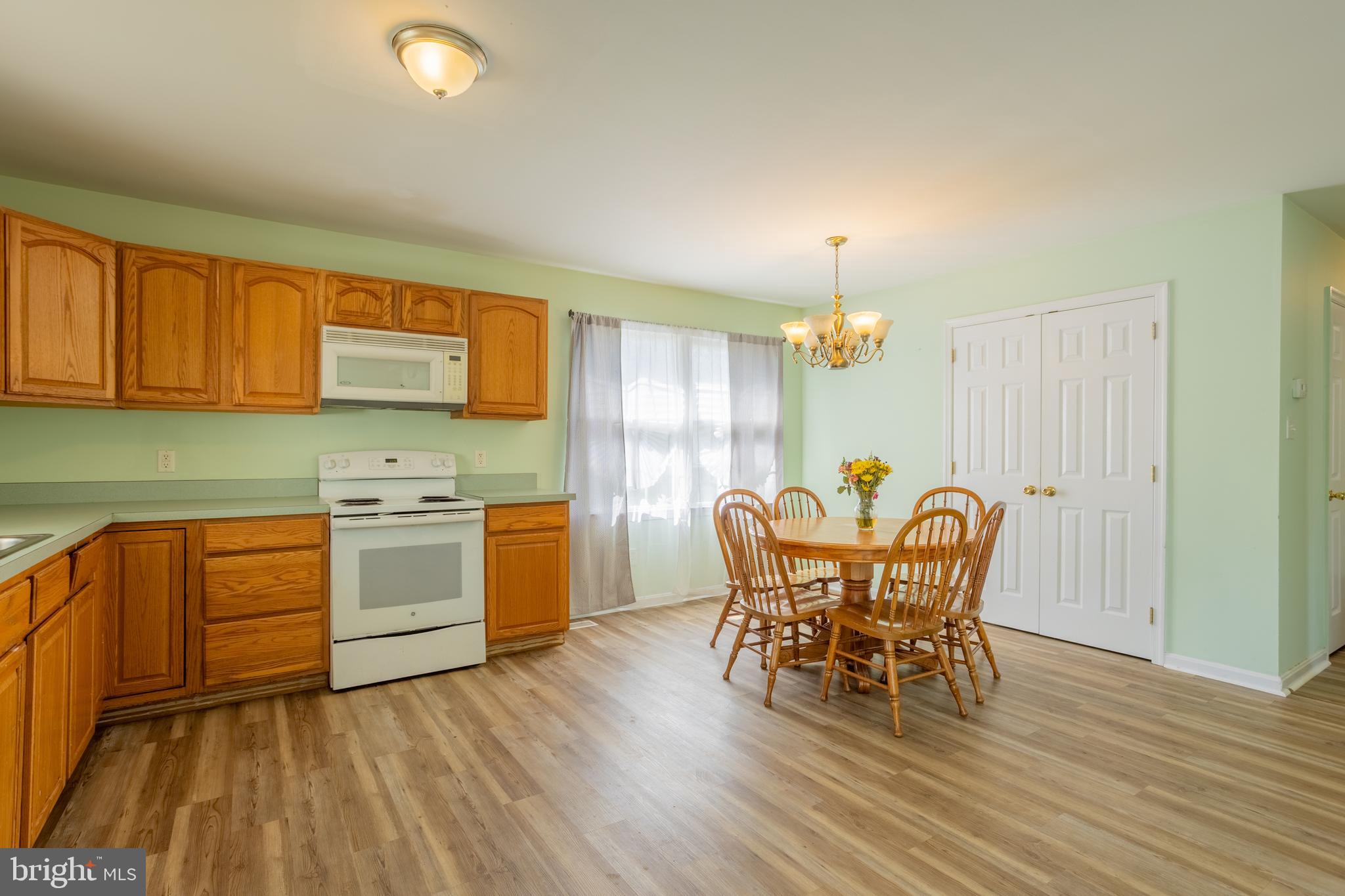 213 Cherry Hill Road Elkton, MD 21921 - Photo 10 of 38 Kitchen and Dining Area