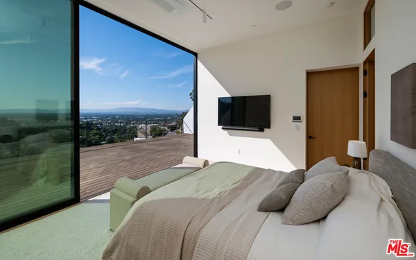 $3,999,000 | 3699 Alta Mesa Drive, Studio City, CA 91604