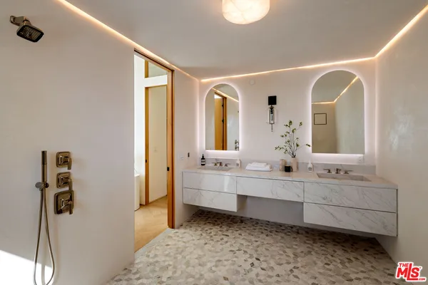 $3,999,000 | 3699 Alta Mesa Drive, Studio City, CA 91604