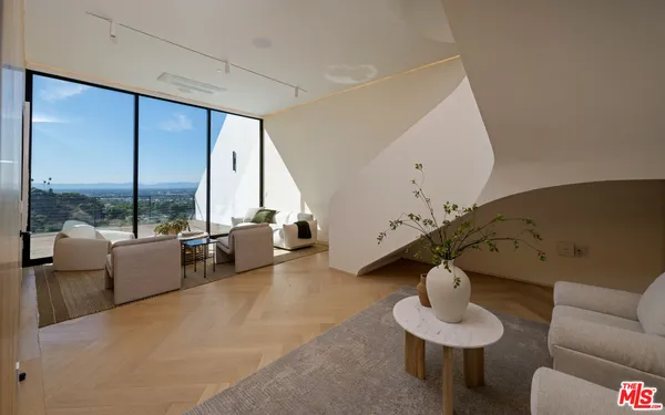 $3,999,000 | 3699 Alta Mesa Drive, Studio City, CA 91604
