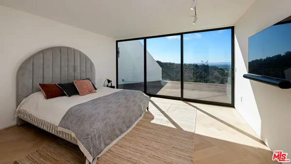 $3,999,000 | 3699 Alta Mesa Drive, Studio City, CA 91604