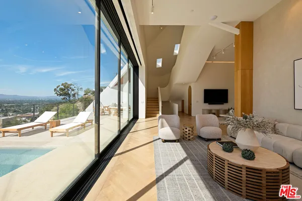 $3,999,000 | 3699 Alta Mesa Drive, Studio City, CA 91604