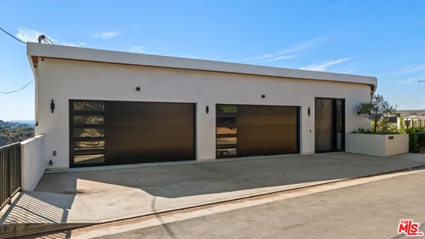 $3,999,000 | 3699 Alta Mesa Drive, Studio City, CA 91604