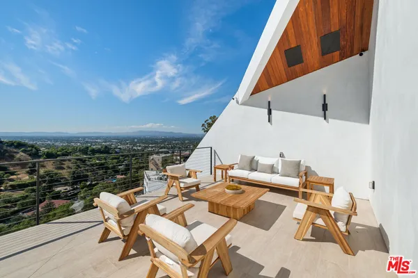 $3,999,000 | 3699 Alta Mesa Drive, Studio City, CA 91604