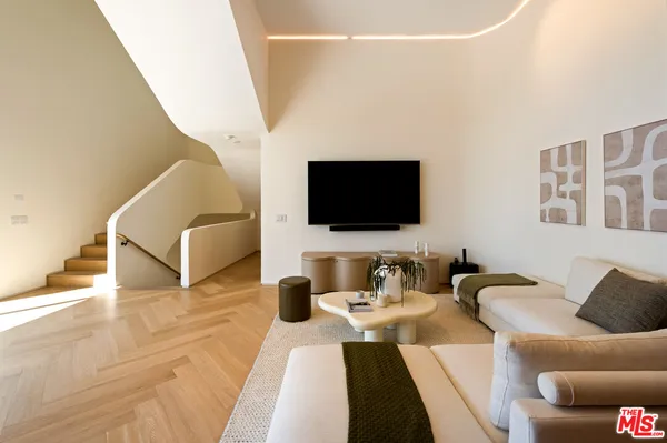 $3,999,000 | 3699 Alta Mesa Drive, Studio City, CA 91604