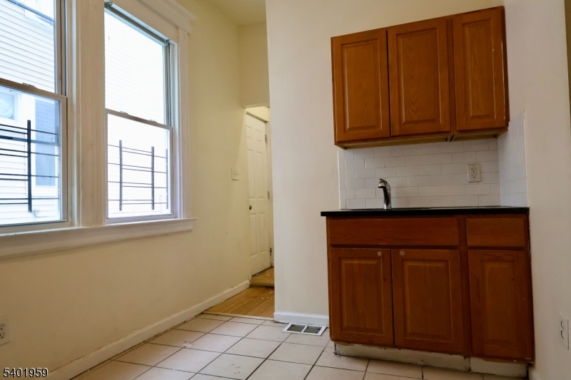 14 Wainwright Street, Unit 1 Newark, NJ 07112 - Photo 6 of 17