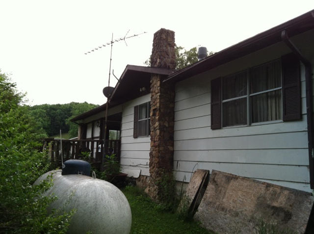 1764 Lowe Road Crossville, TN 38572 - Photo 10 of 16 Right Front of Home